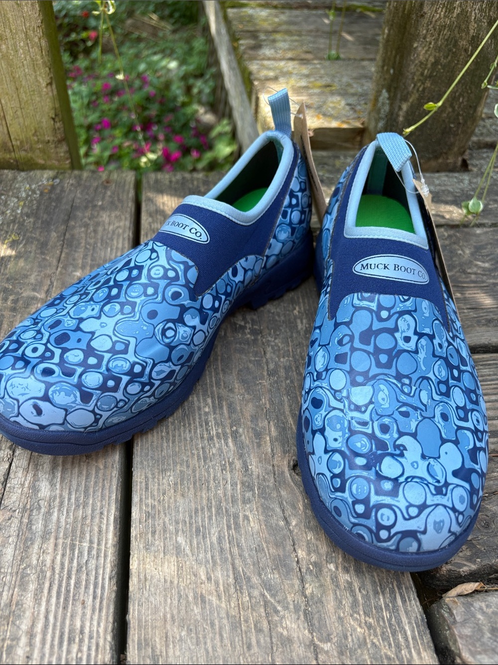 Muck Boot size 7.5 Blue Patterned Slip-On Garden Shoes
